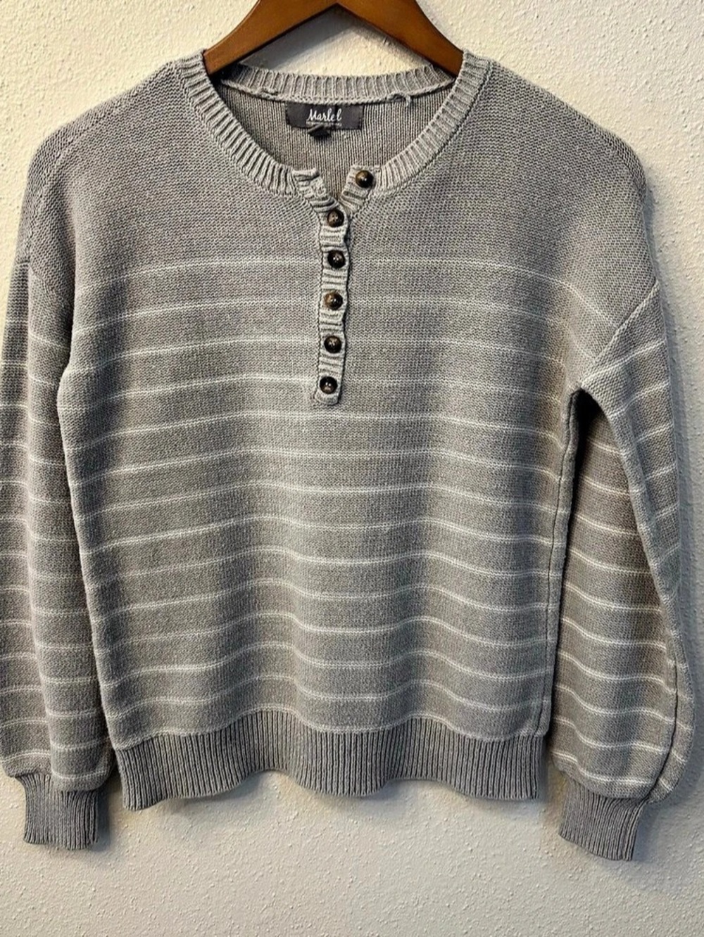 Marled Striped Knit Henley Sweater in Gray/White Size Small